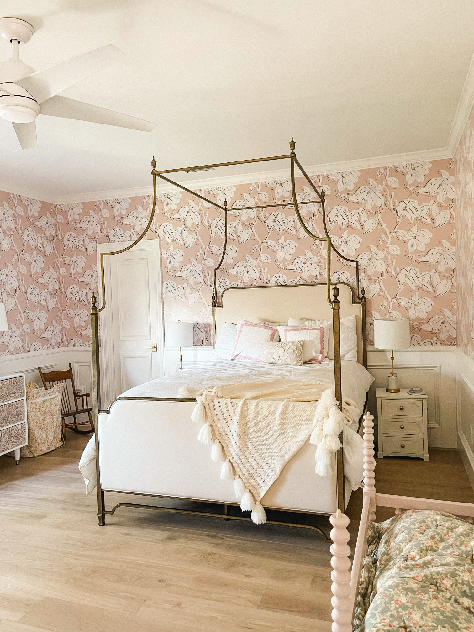 girls room wallpaper