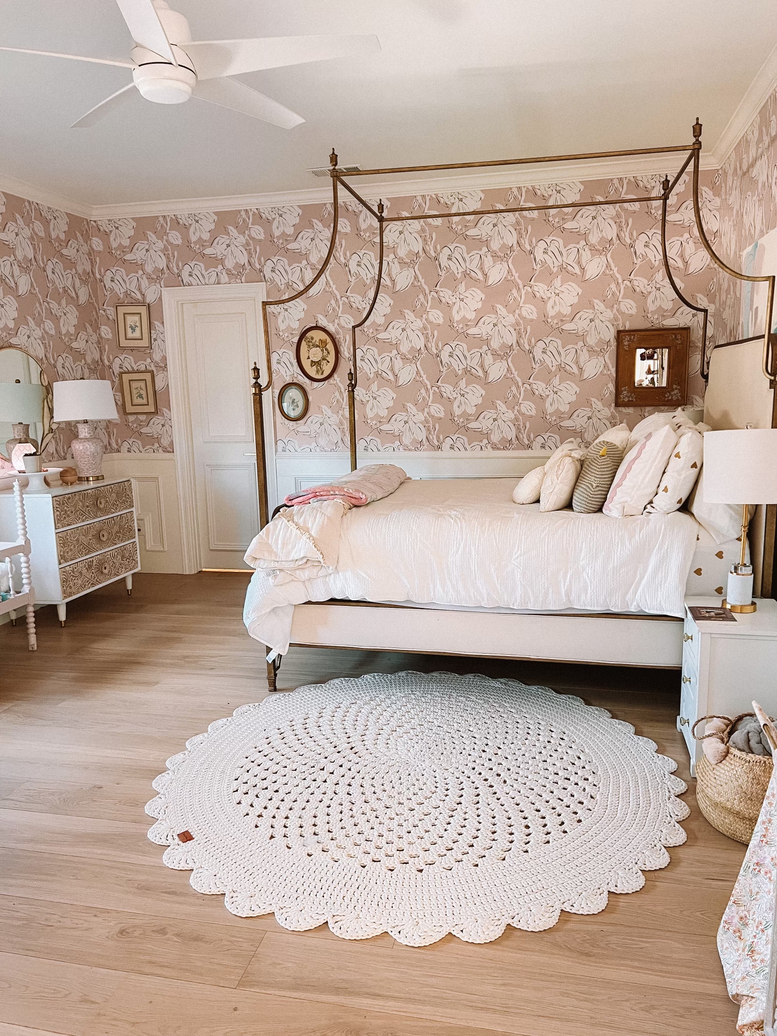 pink wallpaper in girls room