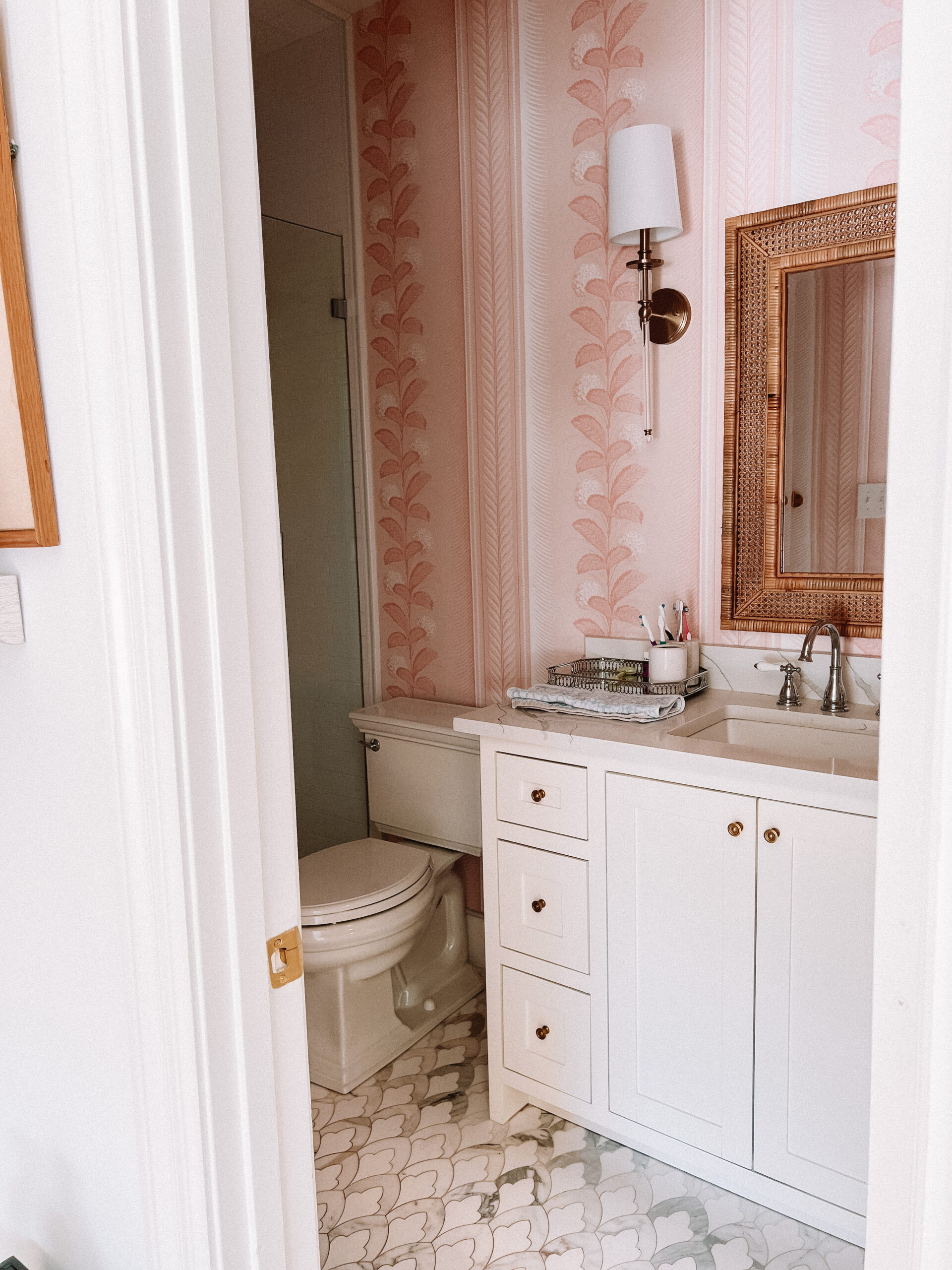 girls bathroom design