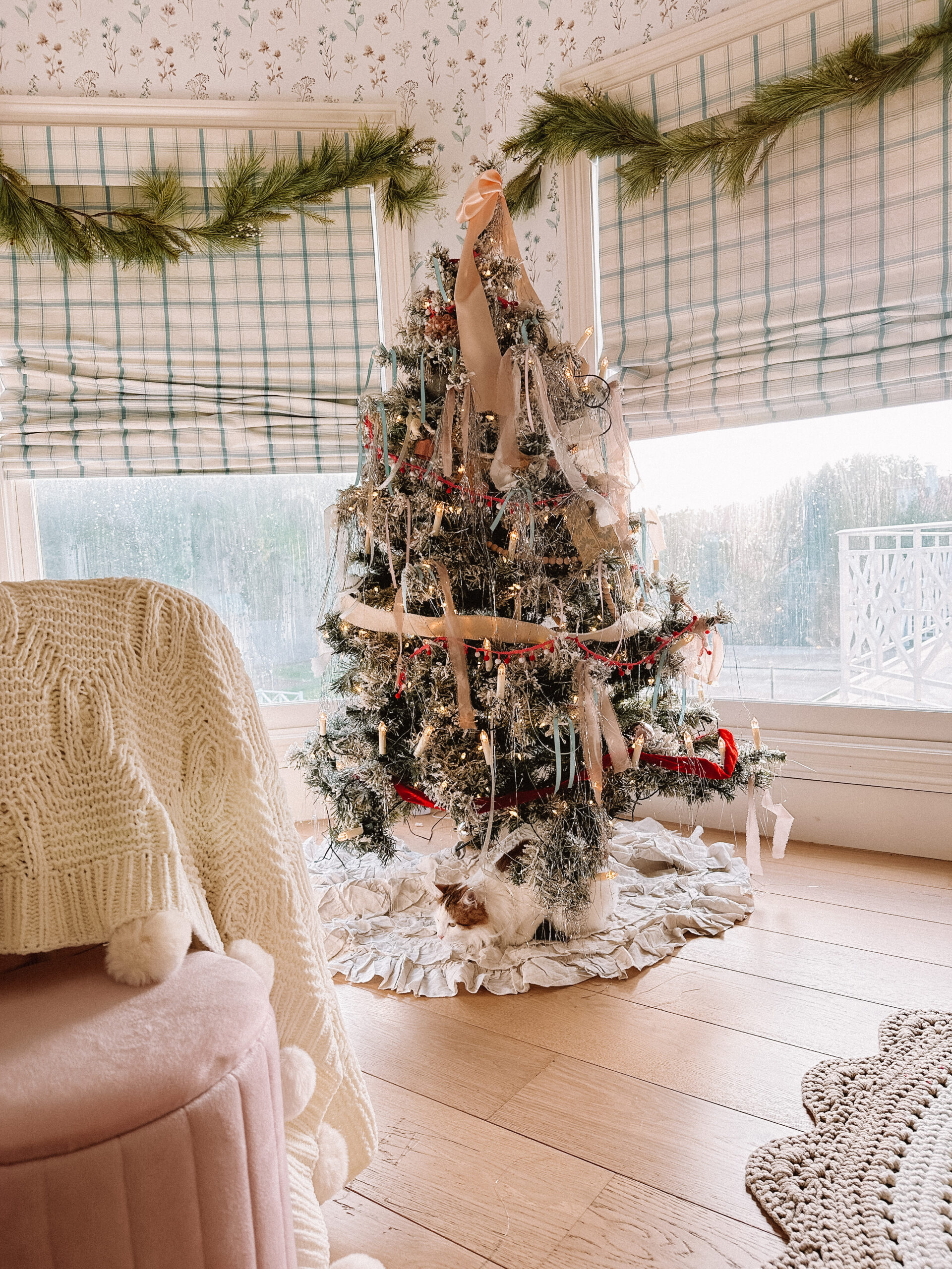 kids room holiday decor 3