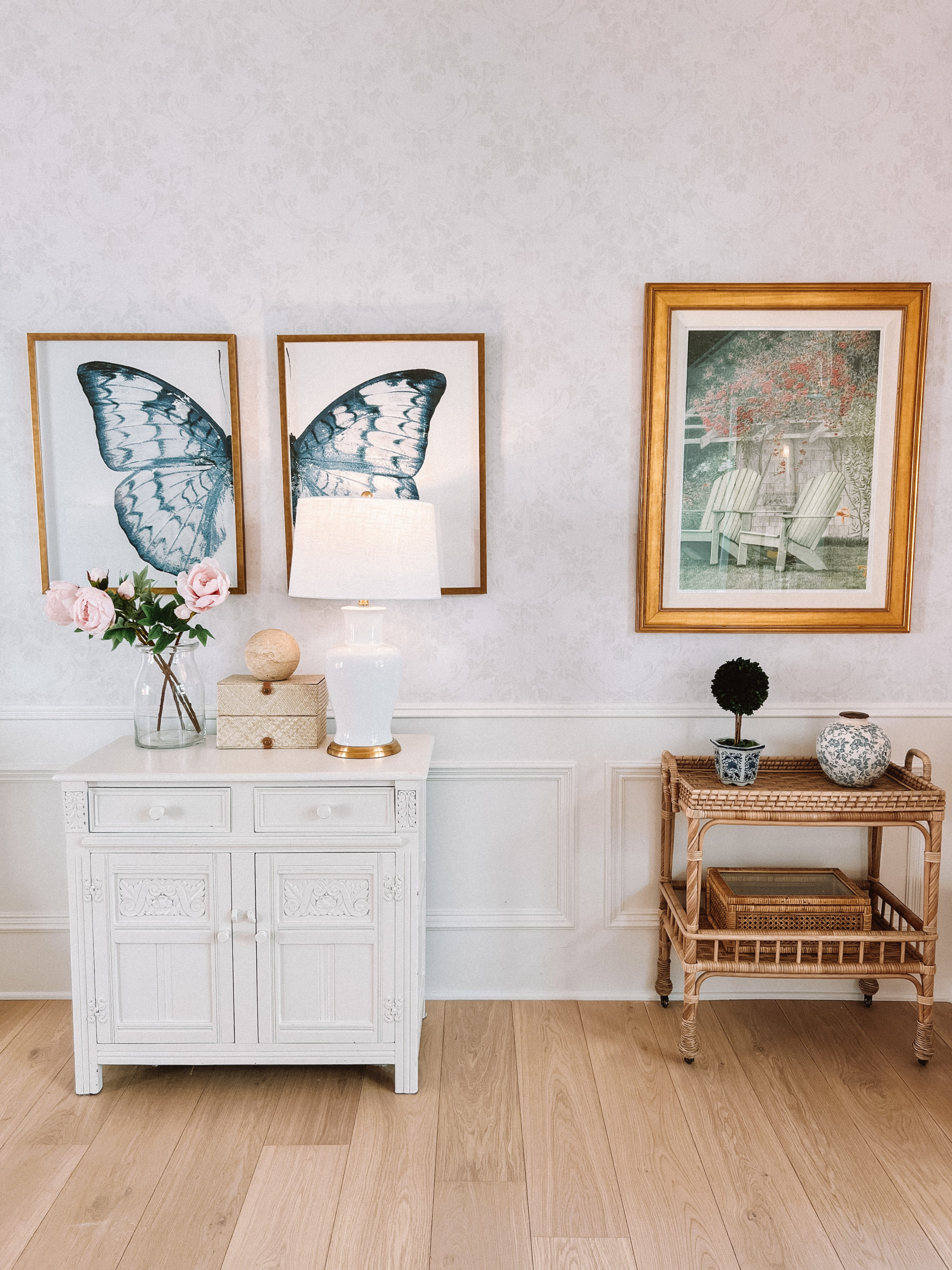 dining room wallpaper with wainscoting