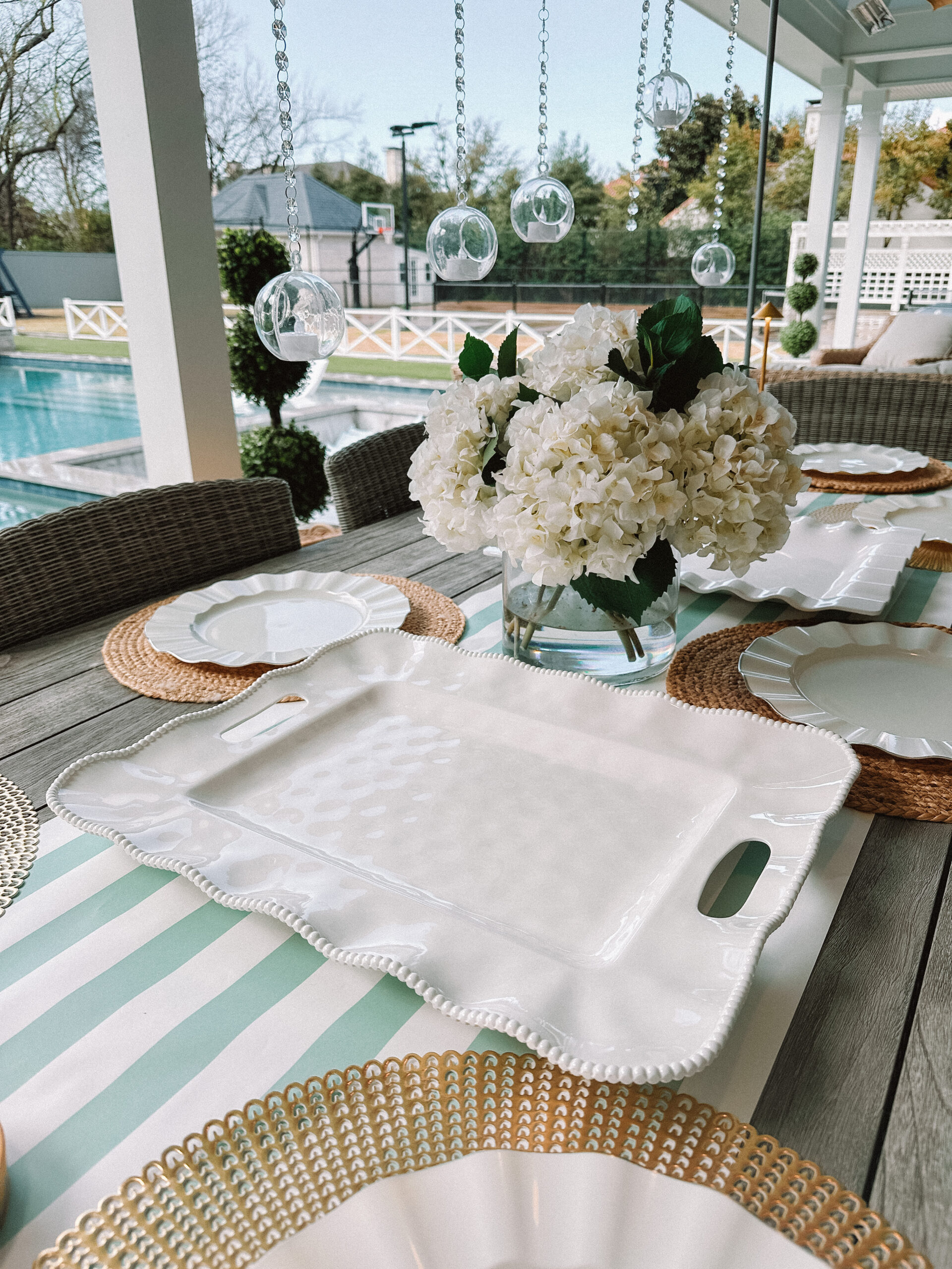 outdoor dinner party aesthetic