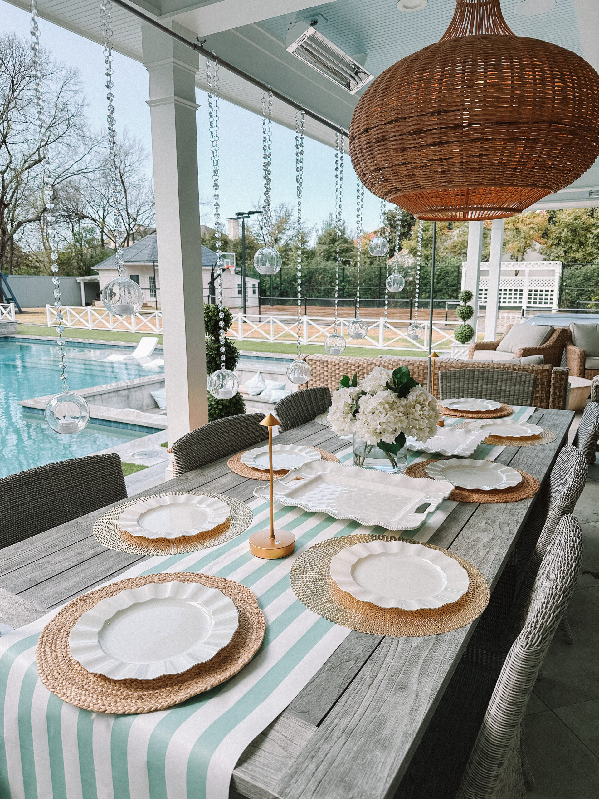 outdoor dinner party table decor
