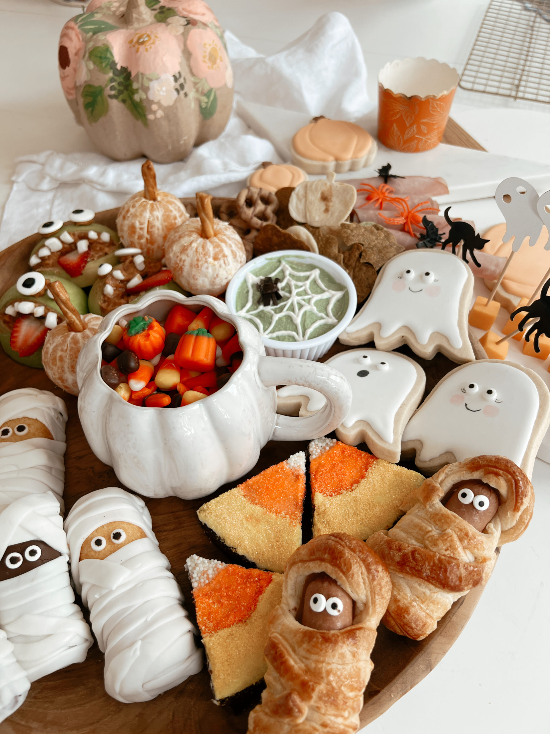 Halloween party ideas Spooky snack board Pumpkin slime recipe No carve pumpkin ideas Halloween family crafts Halloween snacks for kids