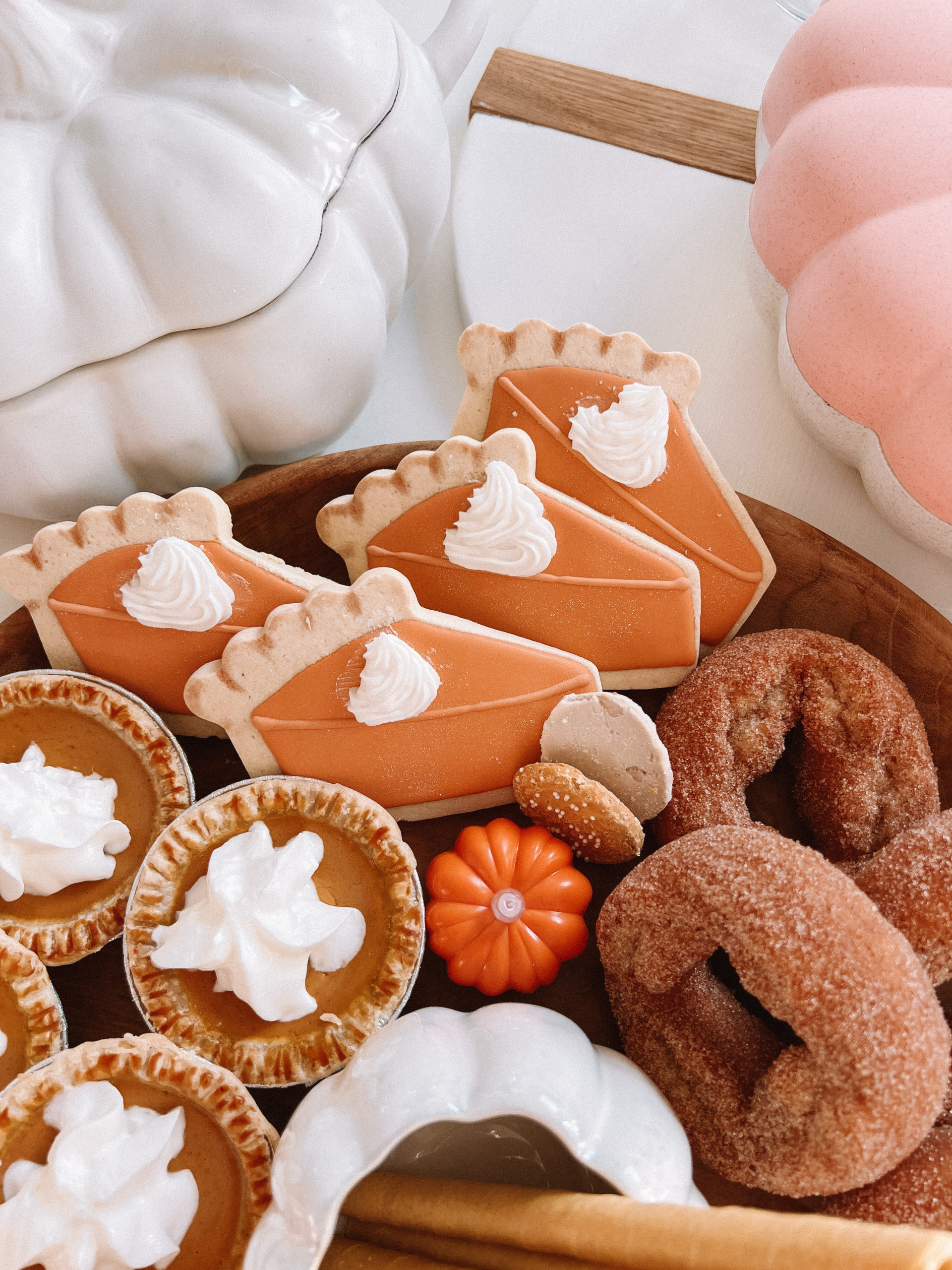 thanksgiving hosting ideas festive